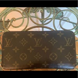 ❤️Authentic Louis Vuitton Zippy Wallet